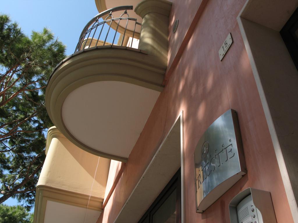 Family Apartments Residence Trieste ลิโดดิเยโซโล ภายนอก รูปภาพ